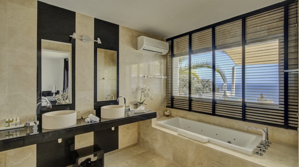Photo studio ibiza high 135 bathroom room 31 dsc02275an
