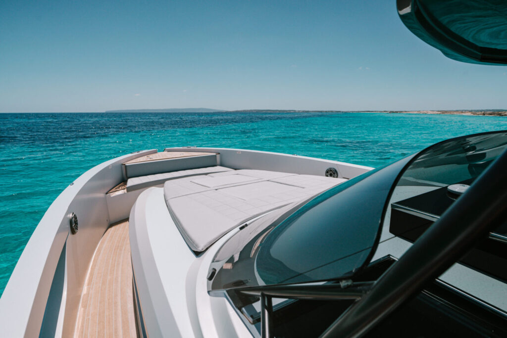 Cayman 40 ibiza yacht weekend