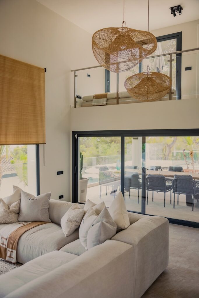 20250806155657000000 livvingroommood1