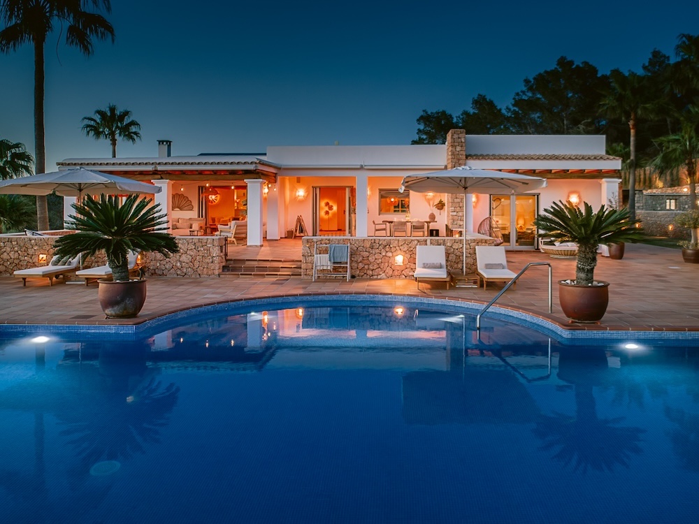 Ibiza holiday villa rental in Santa Gertrudis with infinity pool and countryside views
