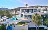 Villa Ibiza with sea views, private pool, and jacuzzi in Vista Alegre