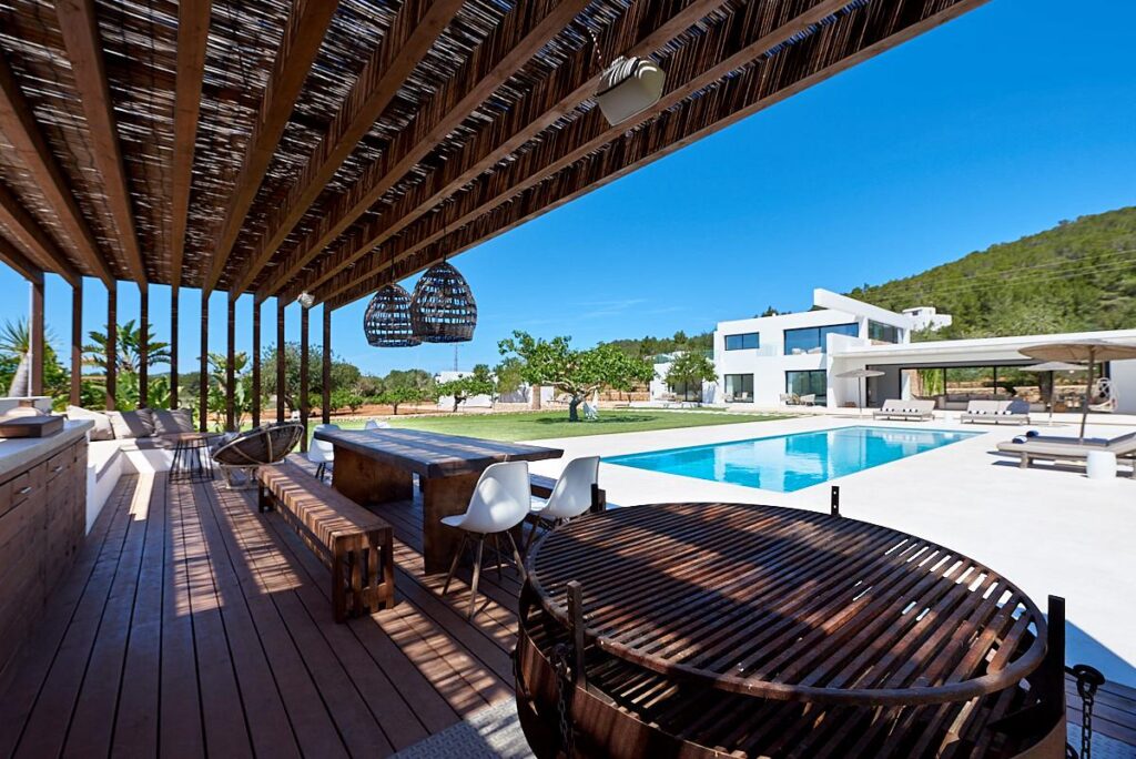 Family friendly villa Ibiza with private pool, 8 bedrooms and 8 bathrooms